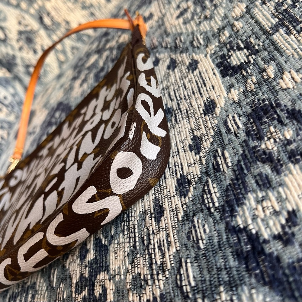 Louis Vuitton Graffiti Pochette Silver - Picture 7 of 14